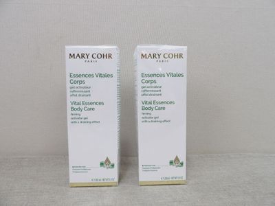 deux flacons de crème pour les yeux Mary Cohr posés sur une table