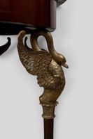 Gueridon tripode en placage d'acajou et bronze d'ornement, l… (photo 3)