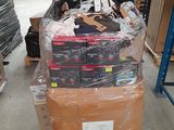 une pile de cartons posée sur une palette dans un entrepôt