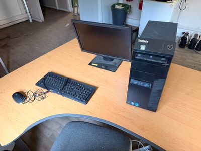 Lot d'informatique comprenant 1 tour LENOVO modèle THINKCENT…