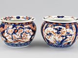 paire de vases bleus et blancs à motifs floraux