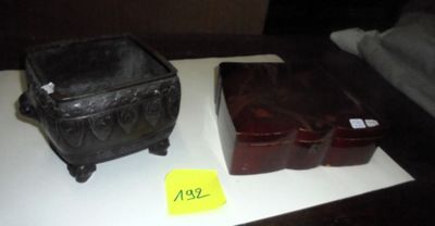 Cache-pot en bronze dans le goût de la Chine.