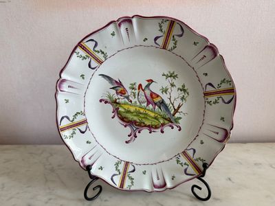a plate with a bird on it sitting on a table