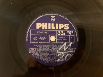 the label of a philips record is shown on the side of a record
