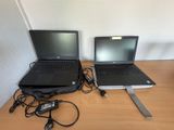 deux ordinateurs portables posés sur une table