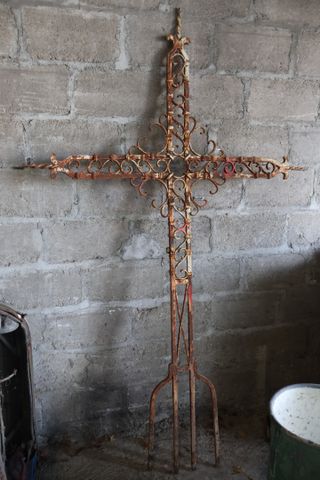 Croix en fer forgé