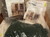 une boîte contenant tout un tas d'objets