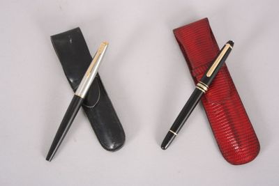 two pens sitting next to each other on a table