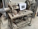 la photo d'une machine qui se trouve dans un garage