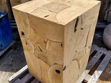 a picture of a wooden box sitting on a pallet