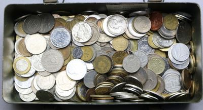 Dans une boîte militaire de première urgence : Lot de monnaies Françai - Photo 1