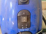 a blue machine that is sitting on the floor