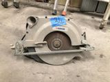 a circular saw sitting on the ground in the garage
