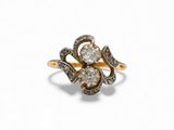 une bague ancienne en or et diamant
