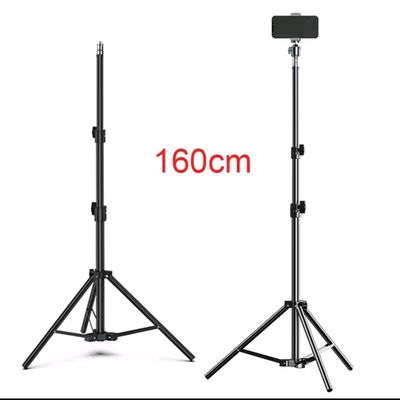 Lot de deux articles dont un trépieds pliant 1,60m pour smartphone, ap