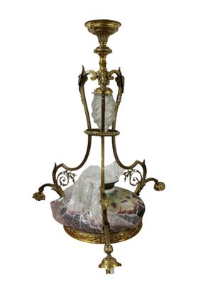 Lustre en bronze doré à trois lumières à décor de frise de p…