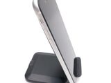 a cell phone that is sitting on top of a stand