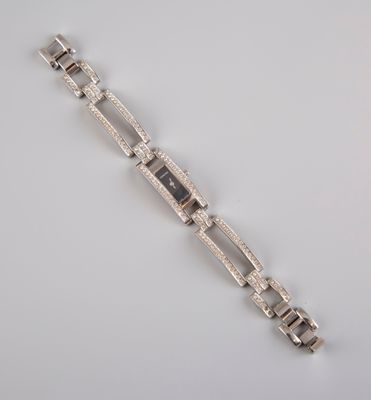 SWAROVSKI. Montre en métal argenté, cadran rectangulaire, br…