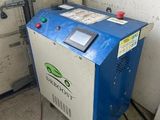 une photo d'une machine bleue et blanche dans un garage