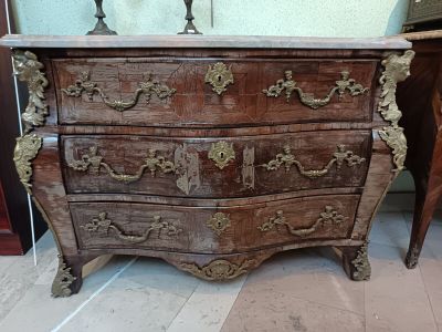 Commode tombeau en bois de placage ouvrant à 4 tiroirs sur 3…