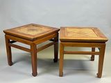 paire de tables d'appoint chinoises avec plateaux en rotin, milieu du XXe siècle