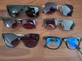 Plusieurs paires de lunettes de soleil sont alignées sur une surface en bois