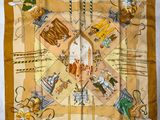 une image représentant un foulard carré sur lequel figurent divers objets