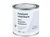 un pot de peinture sur fond blanc, avec un fond blanc