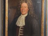 portrait d'un homme en manteau noir et chemise à col blanc
