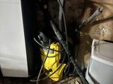 a yellow and black power cord and a yellow and black box