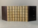 six livres sont alignés sur une table