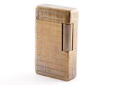 un briquet posé sur une surface blanche