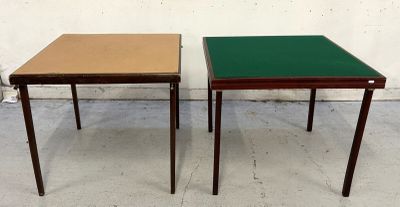 paire de tables d'appoint de style « mid-century modern » avec des plateaux verts