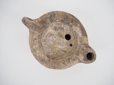 Lampe romaine ornée d’un animal ailé. II-IIIe s. apr. J.-C. … - Photo 1