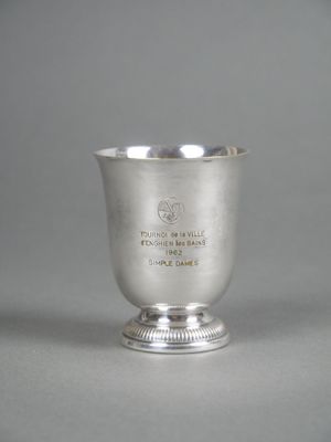 AIR FRANCE Timbale en métal argenté sur piédouche godronné, …