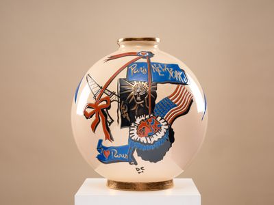 LONGWY "Paris - New-York" Vase boule coloniale en faïence ém…