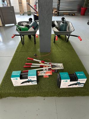 a lot of tools that are sitting on the floor