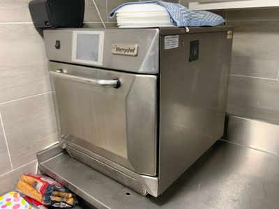 Un four électrique 380 MERRYCHEF