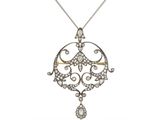 un collier antique avec un pendentif en diamant et en or
