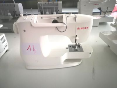 MACHINE A COUDRE SINGER MADAME 2 - Photo 1