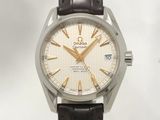 une image d'une montre en gros plan sur fond blanc