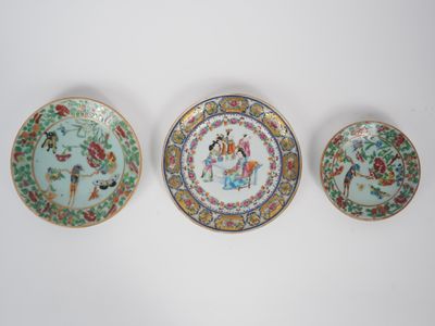 Canton, fin XIXe siècle, Trois coupes en porcelaine et émaux…