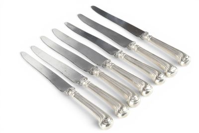 COUTEAUX (sept grands) en argent de style rocaille.