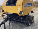 une voiture jaune garée sur le bord de la route