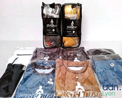 Lot d'équipements pour sports de combat : contient 2 paires …