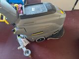 a machine that is sitting on the floor in the room