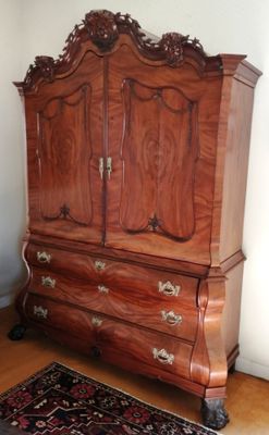 Important meuble en acajou et placage d'acajou de forme galb…