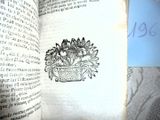 une photo d'un livre sur lequel figure un dessin de fleurs