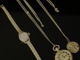 trois types différents de montres et de chaînes sur un fond noir