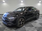 Une Toyota C-HR 2020 dans un showroom au sol à carreaux
